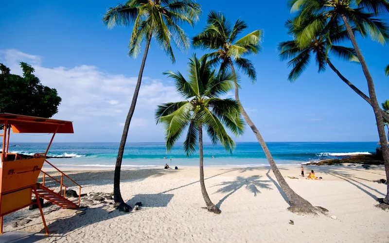 Hotel in Kailua-Kona town, a base for kona sunset cruise